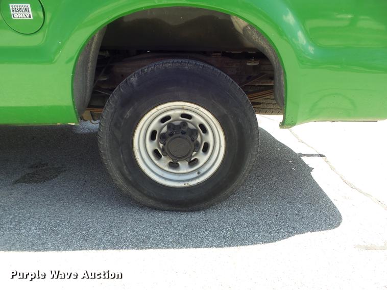 image for item DC7376 2001 Ford F250 Super Duty XL SuperCab pickup truck