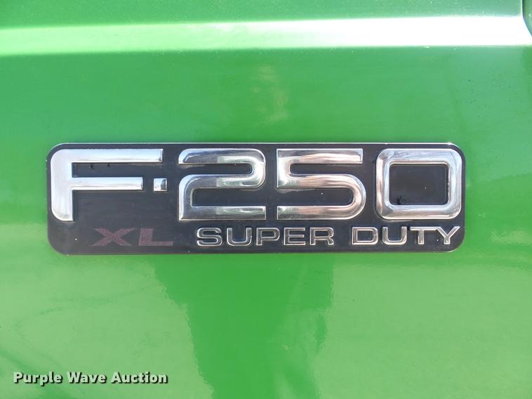 image for item DC7376 2001 Ford F250 Super Duty XL SuperCab pickup truck