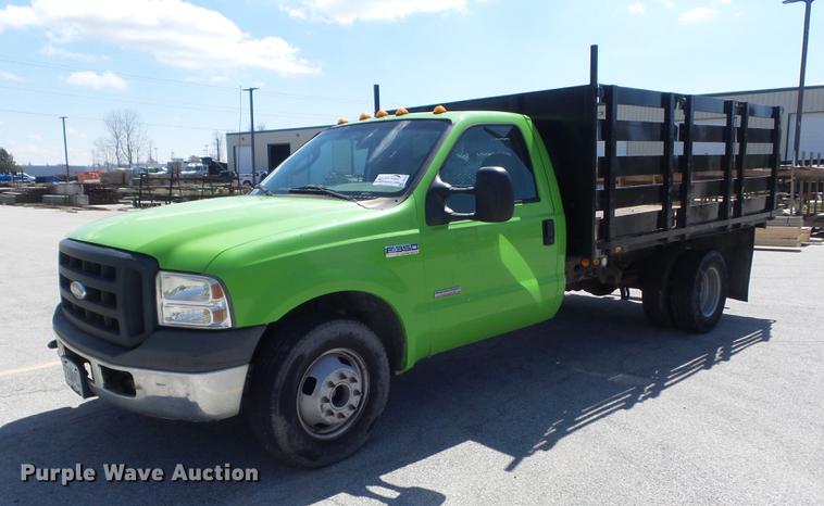 image for item DC7378 2006 Ford F350 Super Duty XL flatbed pickup truck