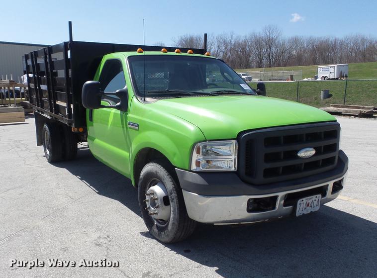 image for item DC7378 2006 Ford F350 Super Duty XL flatbed pickup truck