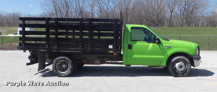 image for item DC7378 2006 Ford F350 Super Duty XL flatbed pickup truck