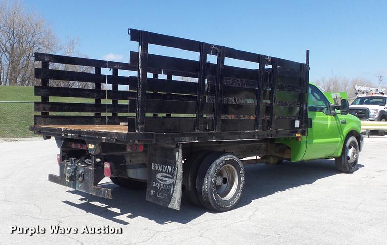 image for item DC7378 2006 Ford F350 Super Duty XL flatbed pickup truck