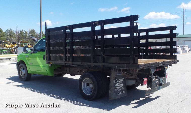 image for item DC7378 2006 Ford F350 Super Duty XL flatbed pickup truck
