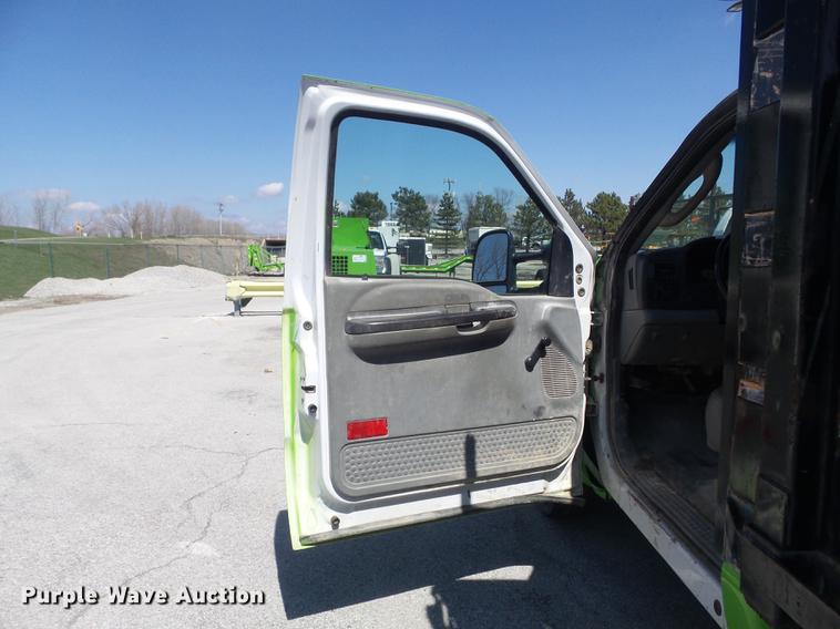 image for item DC7378 2006 Ford F350 Super Duty XL flatbed pickup truck