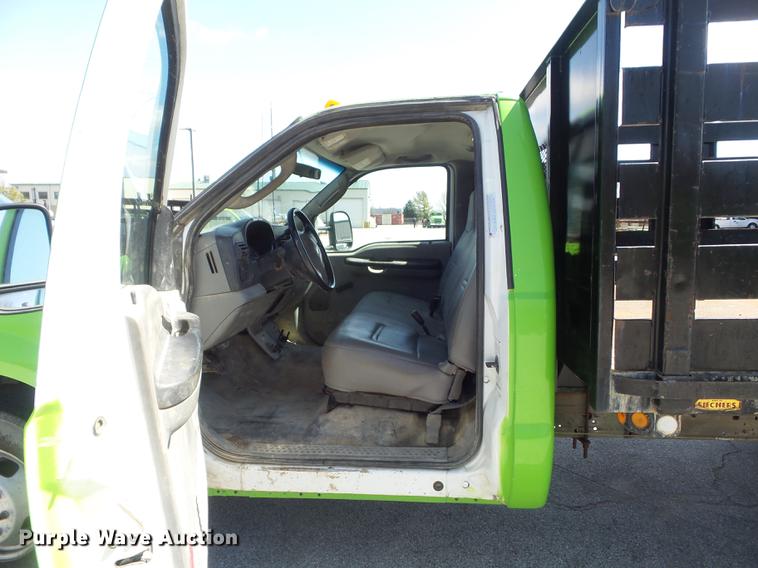 image for item DC7378 2006 Ford F350 Super Duty XL flatbed pickup truck