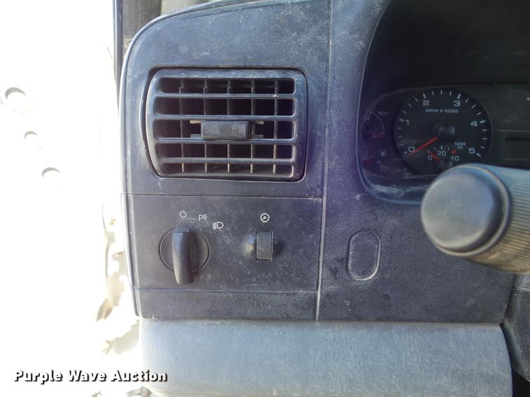 image for item DC7378 2006 Ford F350 Super Duty XL flatbed pickup truck