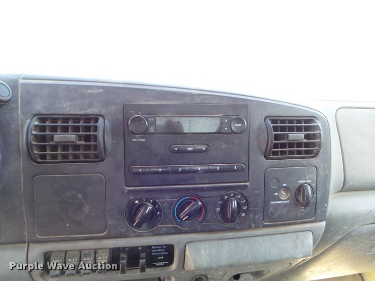 image for item DC7378 2006 Ford F350 Super Duty XL flatbed pickup truck