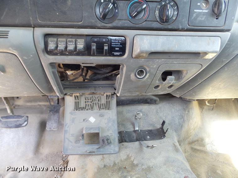 image for item DC7378 2006 Ford F350 Super Duty XL flatbed pickup truck