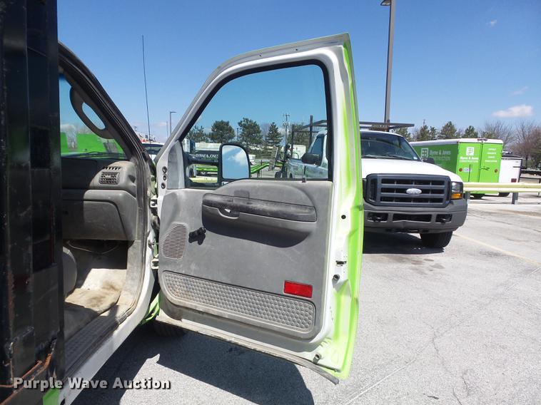 image for item DC7378 2006 Ford F350 Super Duty XL flatbed pickup truck