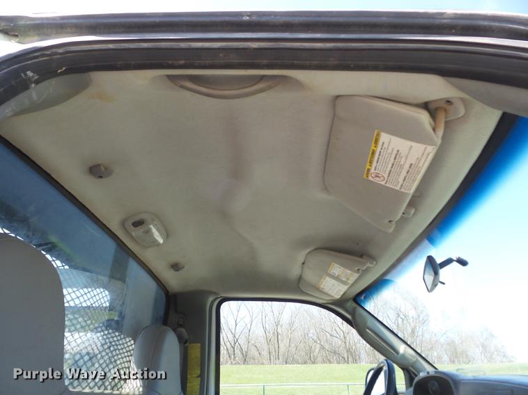 image for item DC7378 2006 Ford F350 Super Duty XL flatbed pickup truck