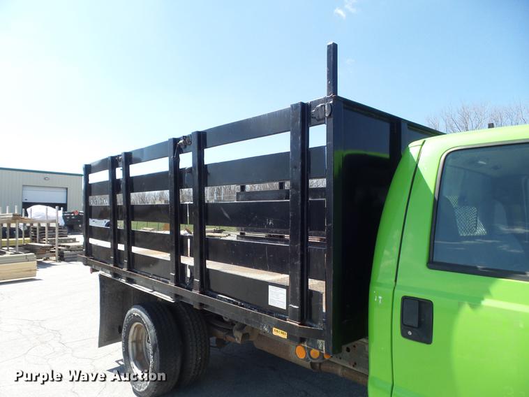 image for item DC7378 2006 Ford F350 Super Duty XL flatbed pickup truck