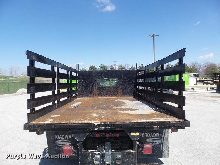 image for item DC7378 2006 Ford F350 Super Duty XL flatbed pickup truck