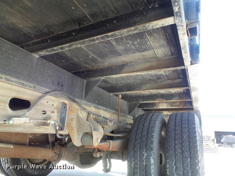 image for item DC7378 2006 Ford F350 Super Duty XL flatbed pickup truck