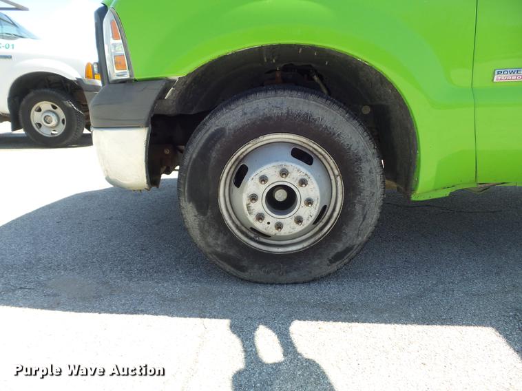 image for item DC7378 2006 Ford F350 Super Duty XL flatbed pickup truck