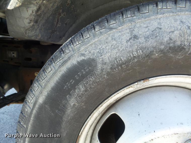 image for item DC7378 2006 Ford F350 Super Duty XL flatbed pickup truck