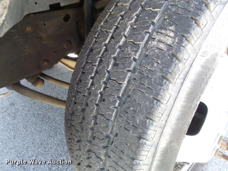 image for item DC7378 2006 Ford F350 Super Duty XL flatbed pickup truck