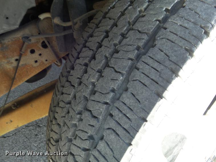 image for item DC7378 2006 Ford F350 Super Duty XL flatbed pickup truck