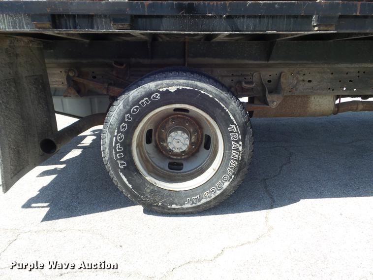 image for item DC7378 2006 Ford F350 Super Duty XL flatbed pickup truck