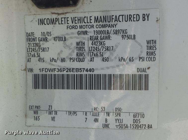 image for item DC7378 2006 Ford F350 Super Duty XL flatbed pickup truck