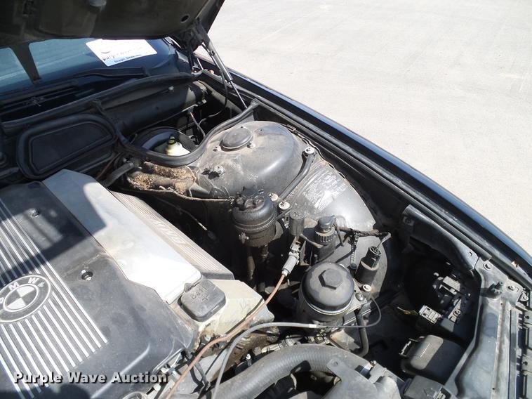 image for item DD1355 1995 BMW 740i