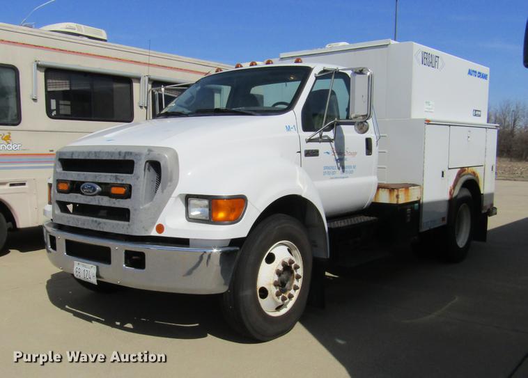 image for item DD2720 2004 Ford F650 Super Duty service truck