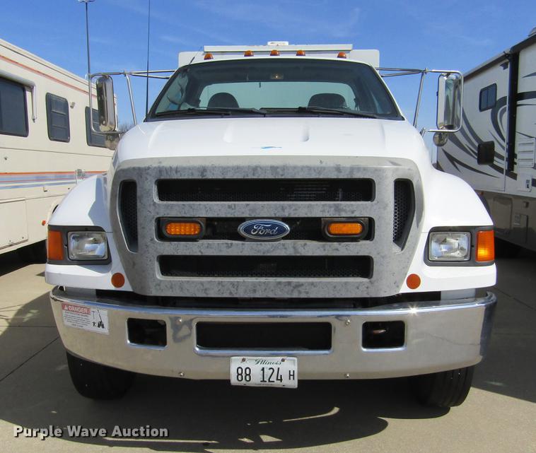 image for item DD2720 2004 Ford F650 Super Duty service truck