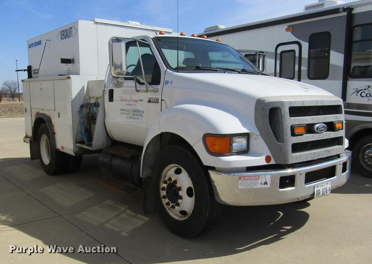 image for item DD2720 2004 Ford F650 Super Duty service truck