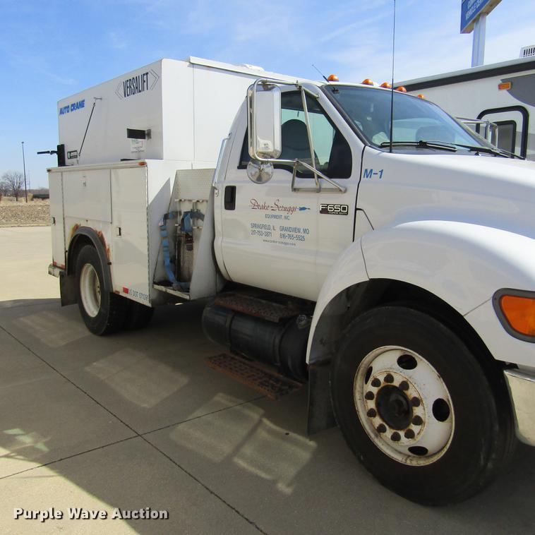 image for item DD2720 2004 Ford F650 Super Duty service truck