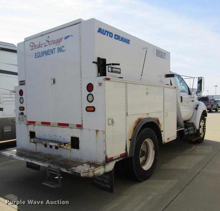 image for item DD2720 2004 Ford F650 Super Duty service truck