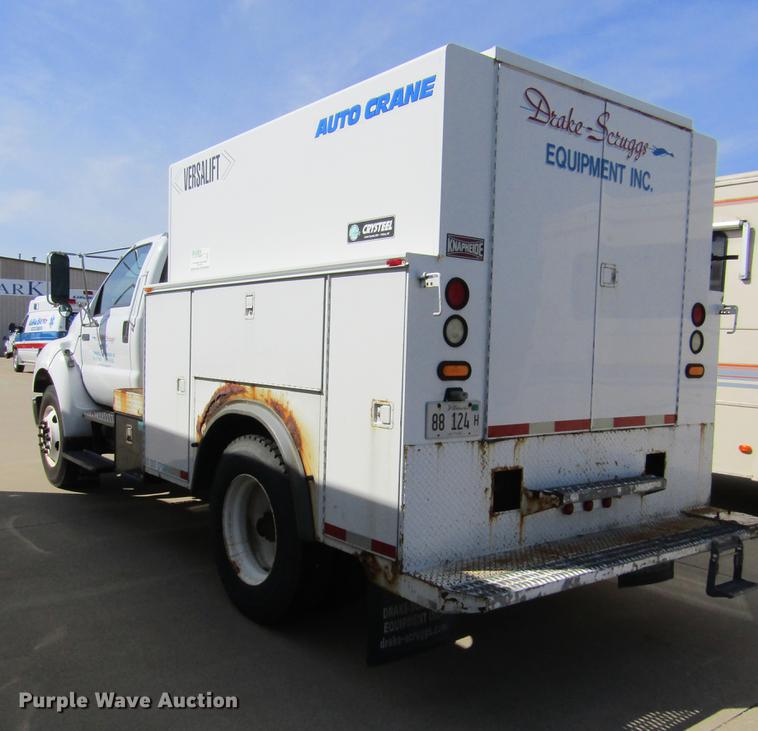 image for item DD2720 2004 Ford F650 Super Duty service truck