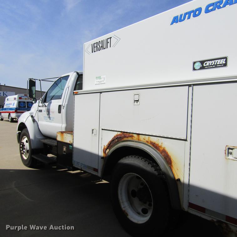 image for item DD2720 2004 Ford F650 Super Duty service truck