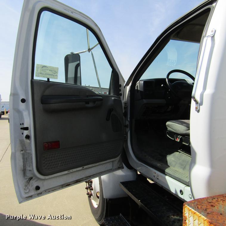image for item DD2720 2004 Ford F650 Super Duty service truck