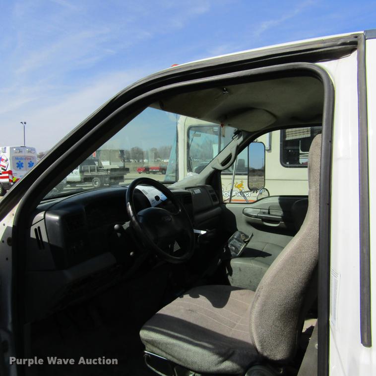 image for item DD2720 2004 Ford F650 Super Duty service truck