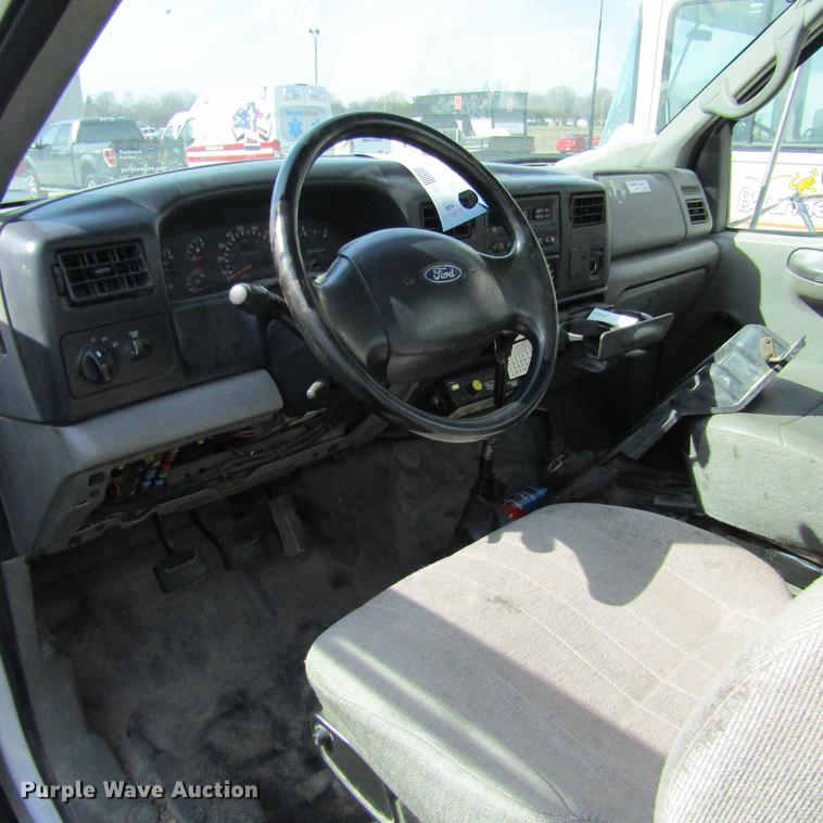 image for item DD2720 2004 Ford F650 Super Duty service truck