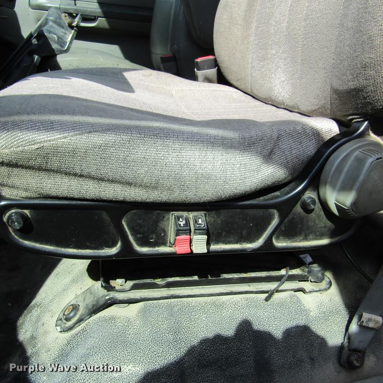 image for item DD2720 2004 Ford F650 Super Duty service truck