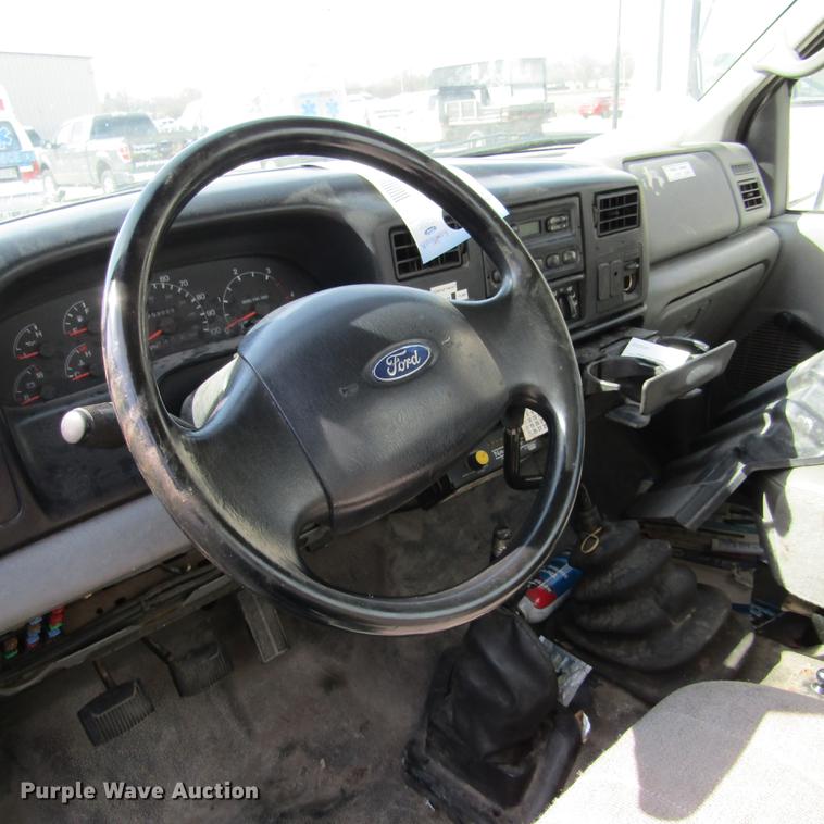 image for item DD2720 2004 Ford F650 Super Duty service truck