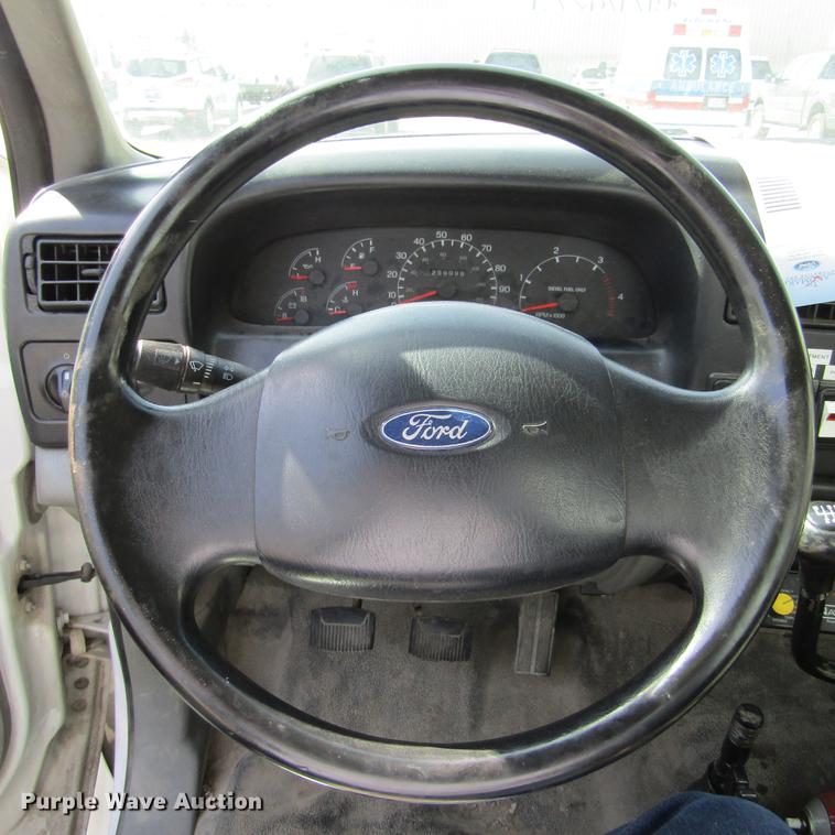 image for item DD2720 2004 Ford F650 Super Duty service truck