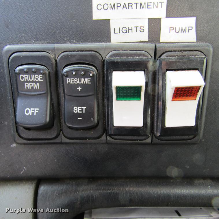 image for item DD2720 2004 Ford F650 Super Duty service truck