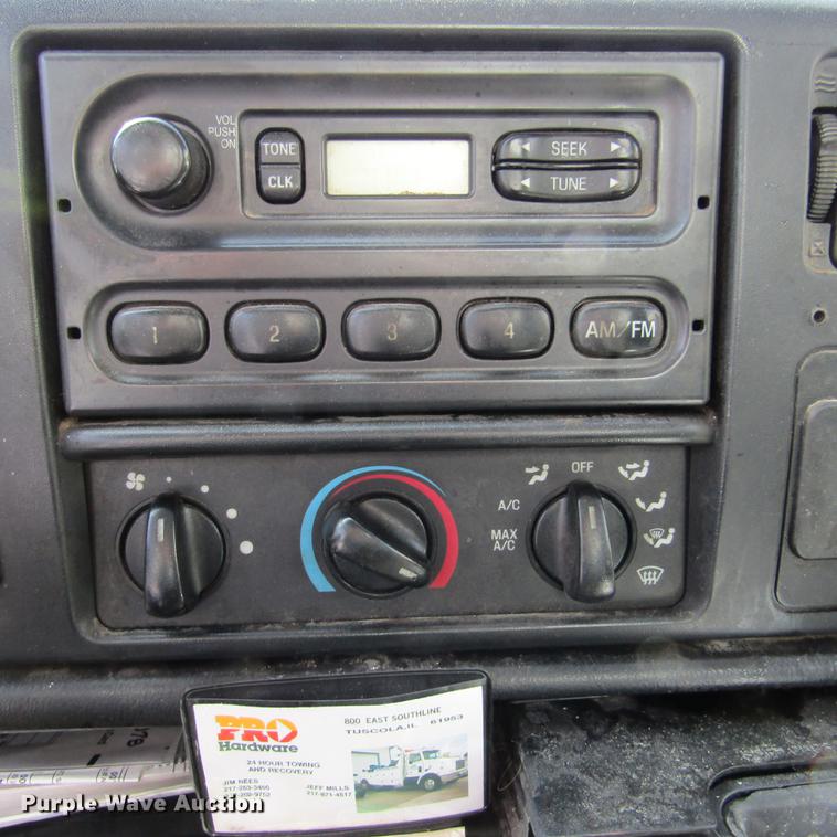 image for item DD2720 2004 Ford F650 Super Duty service truck
