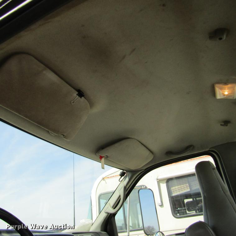 image for item DD2720 2004 Ford F650 Super Duty service truck