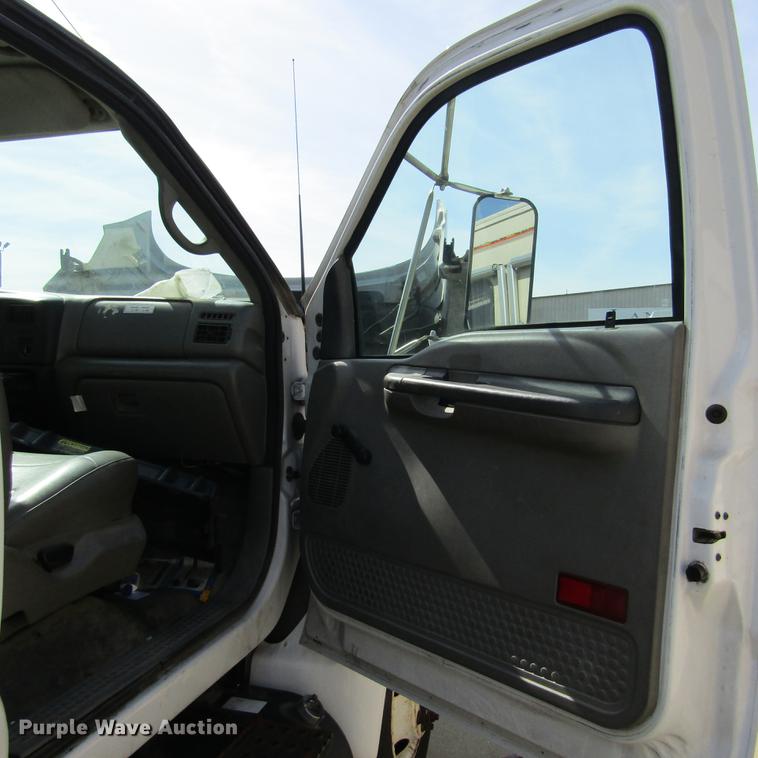 image for item DD2720 2004 Ford F650 Super Duty service truck