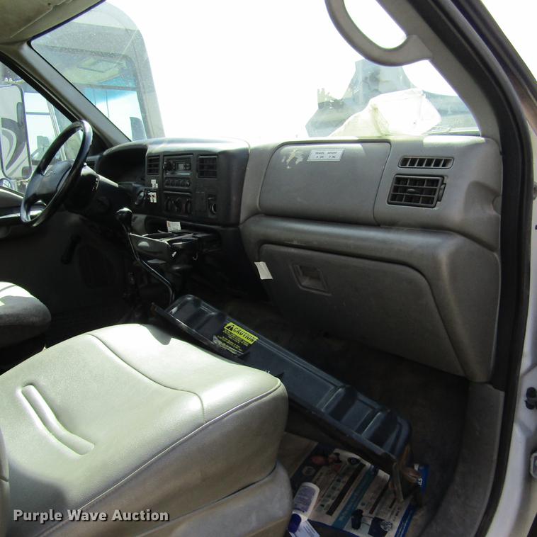 image for item DD2720 2004 Ford F650 Super Duty service truck