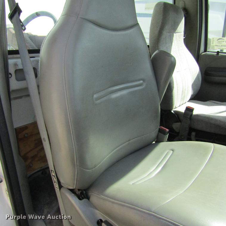 image for item DD2720 2004 Ford F650 Super Duty service truck
