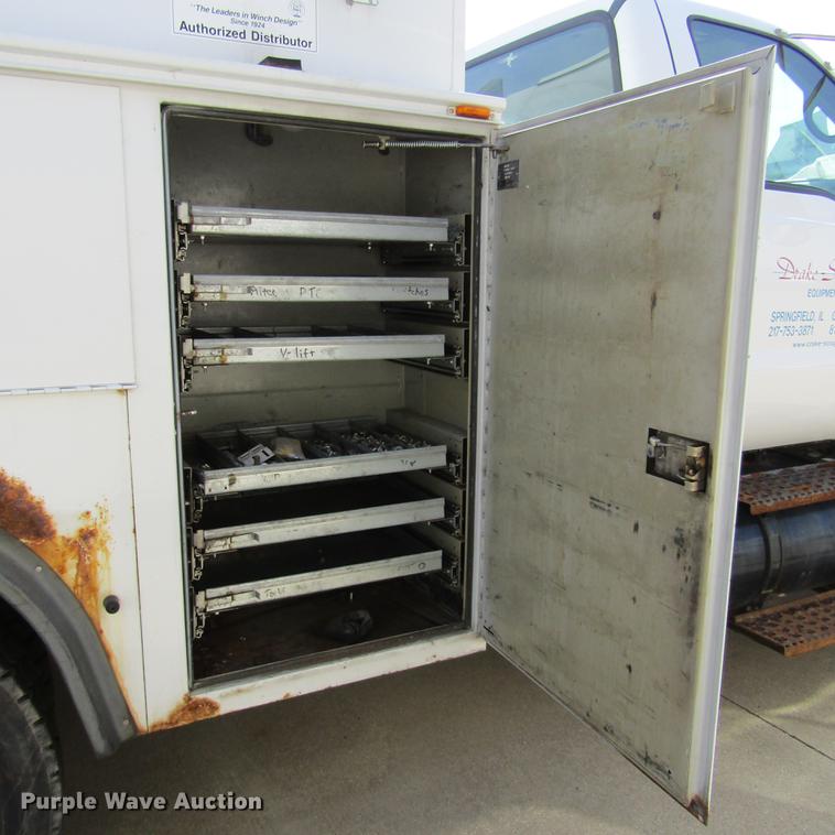 image for item DD2720 2004 Ford F650 Super Duty service truck