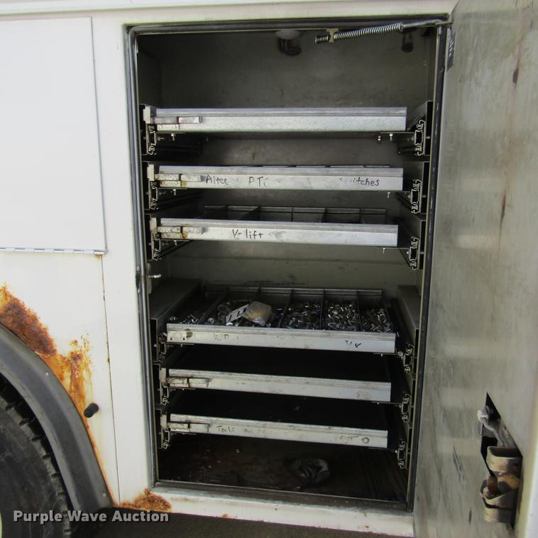 image for item DD2720 2004 Ford F650 Super Duty service truck