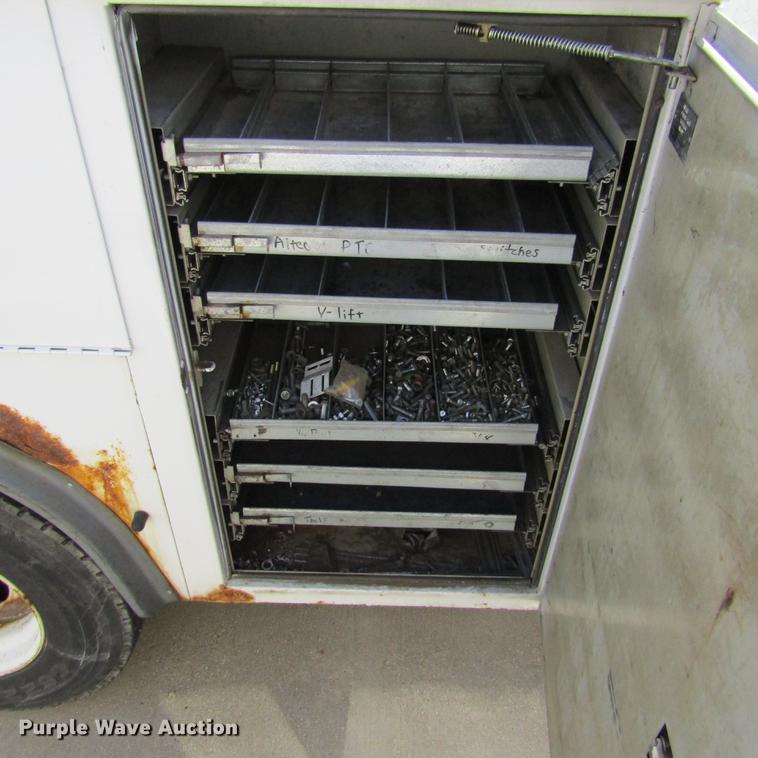 image for item DD2720 2004 Ford F650 Super Duty service truck