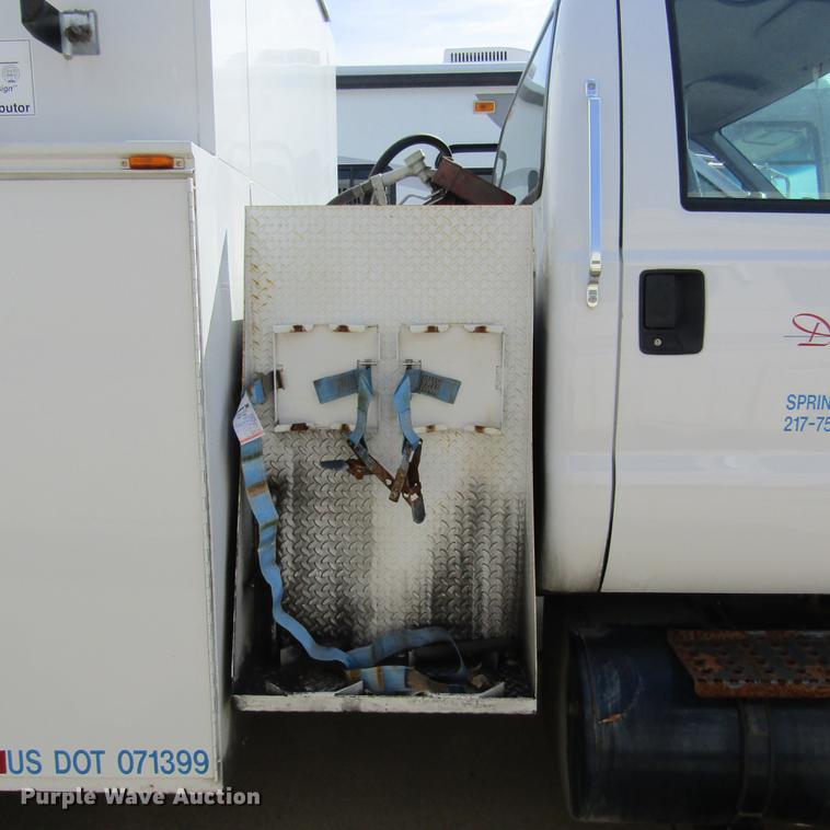 image for item DD2720 2004 Ford F650 Super Duty service truck