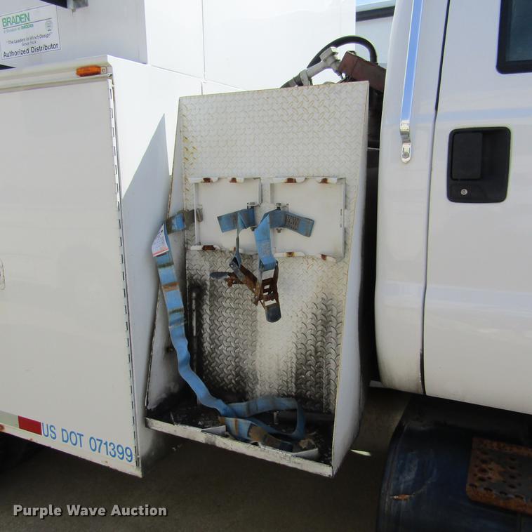 image for item DD2720 2004 Ford F650 Super Duty service truck