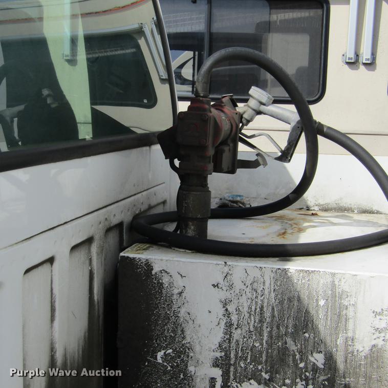 image for item DD2720 2004 Ford F650 Super Duty service truck