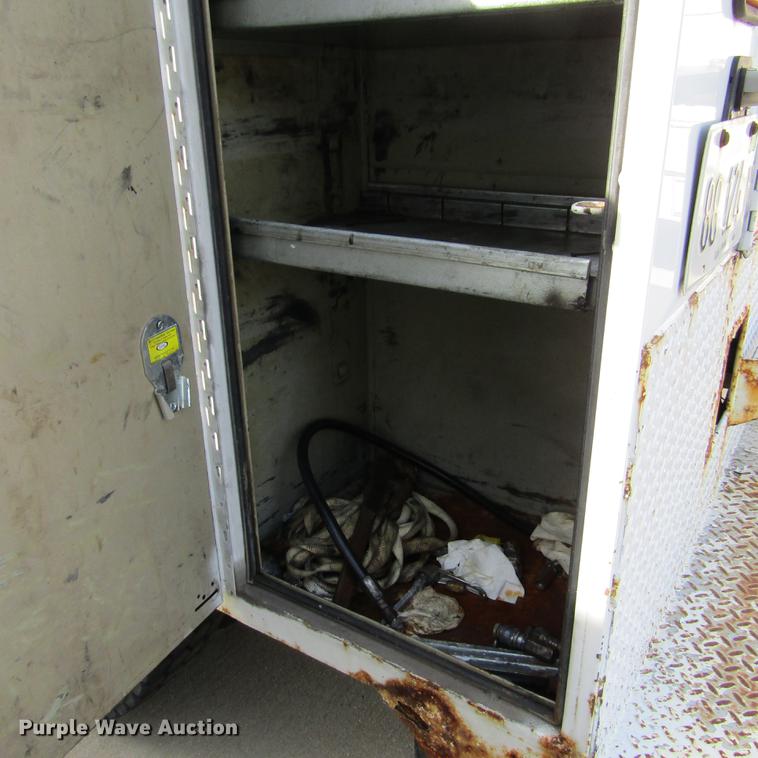 image for item DD2720 2004 Ford F650 Super Duty service truck